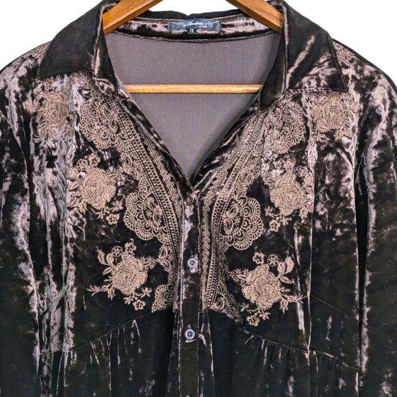 Andree by Unit Velvet Embroidered Floral Tunic Top 1X Brown Button Roll Tab Sl - Picture 6 of 11